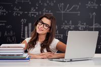 Studentin beim Online-Mathe-Training